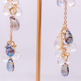 ハンドメイド】ドロップガラスビーズピアス - 優雅さと透明感を耳元に