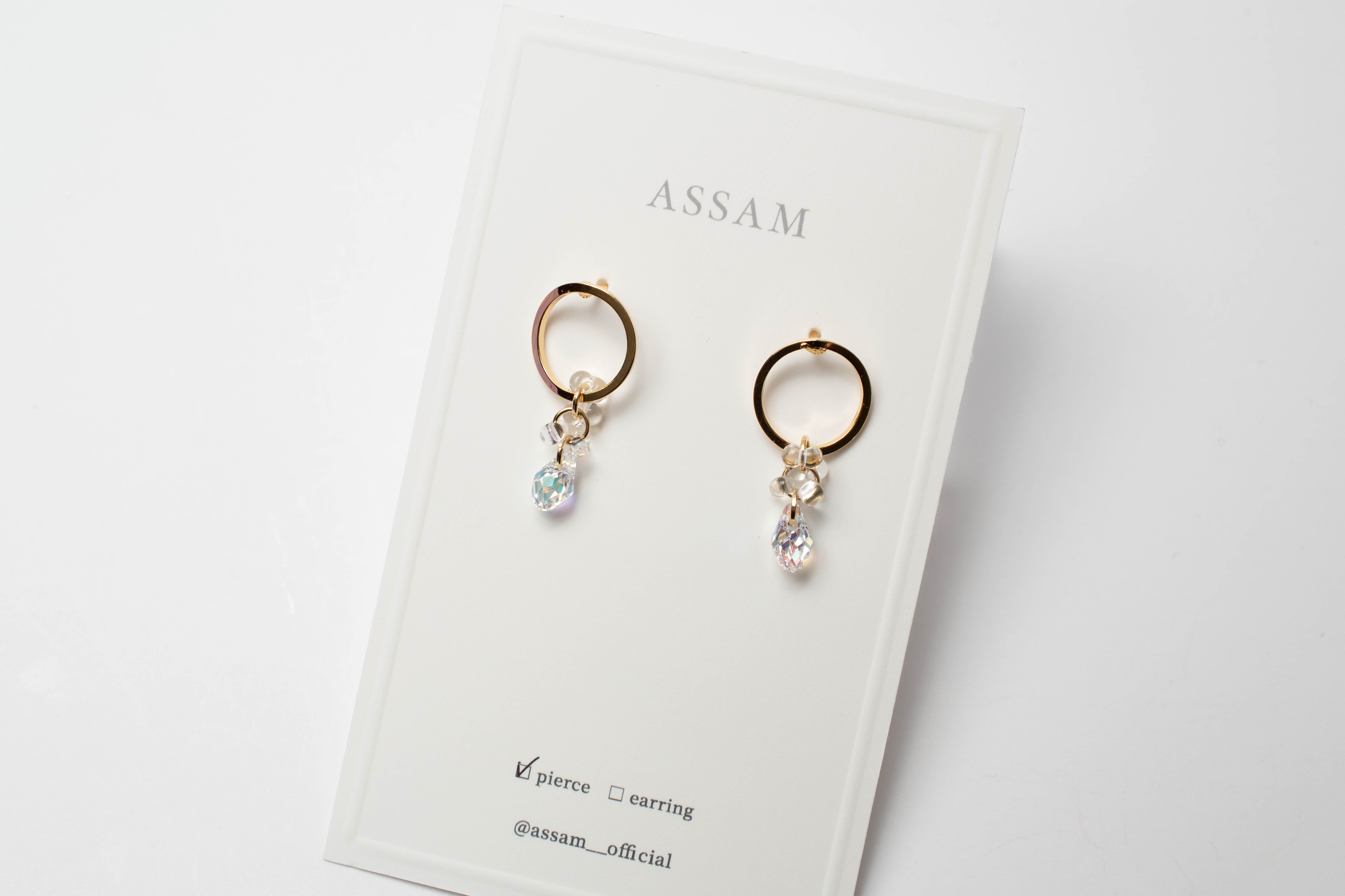 Assam様🌻オーロラクリスタルの一粒ピアス ~朝露の輝き~
