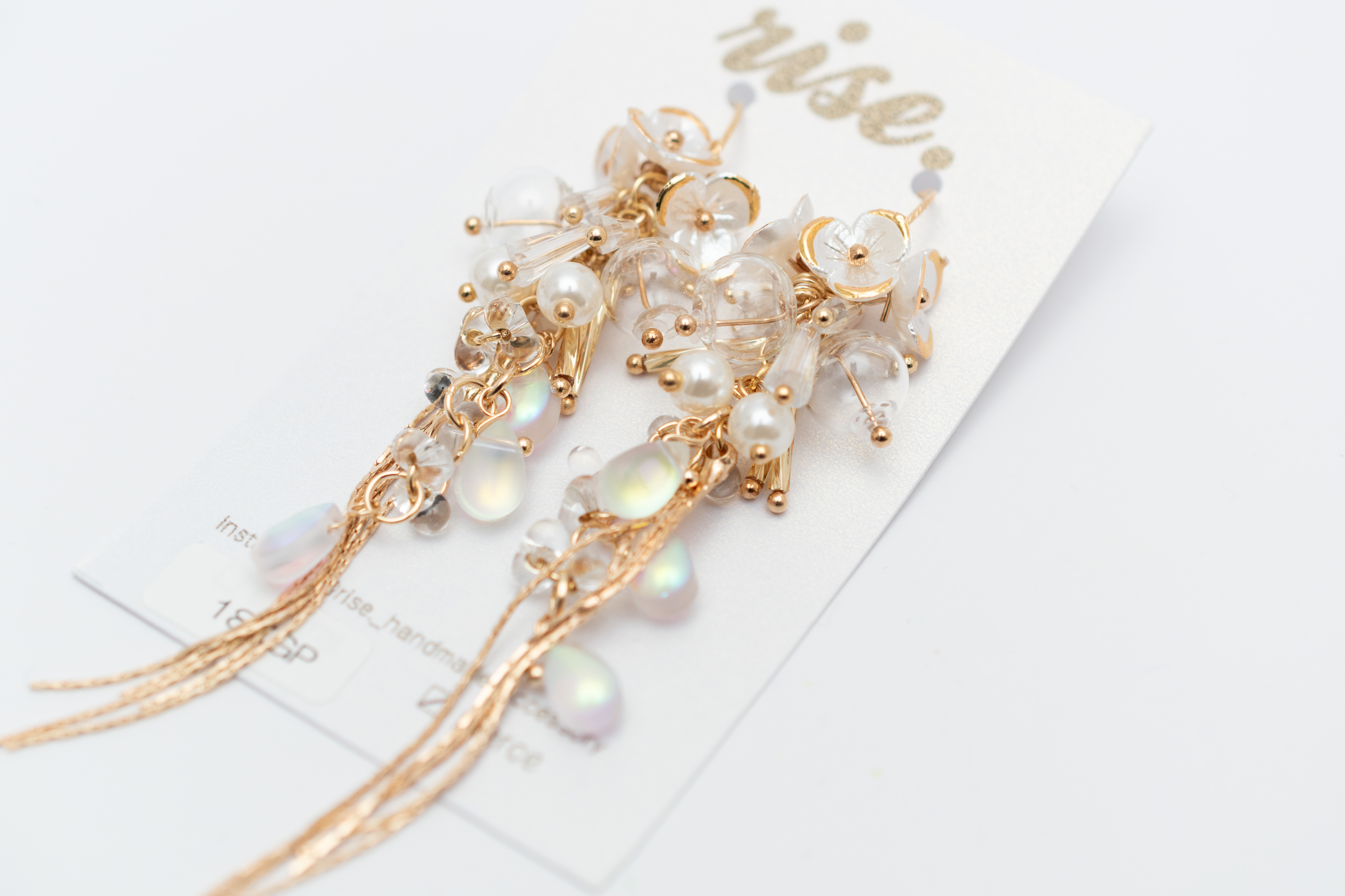 rise._handmade_accessory様🌻ミニ空洞ビーズとオーロラフロストドロップビーズのピアス