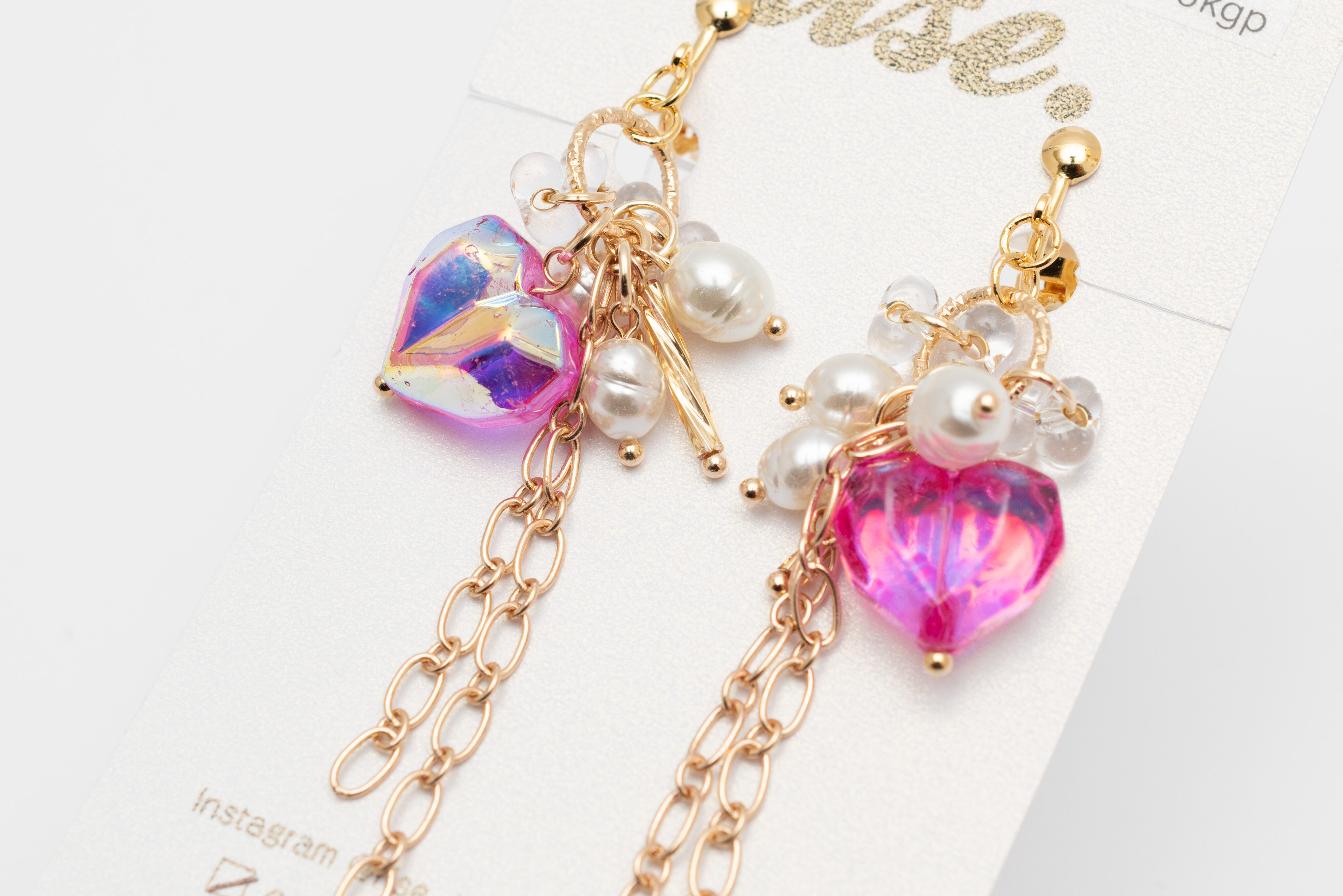 rise._handmade_accessory様🌻淡水パール風ビーズとピンクハートのイヤリング