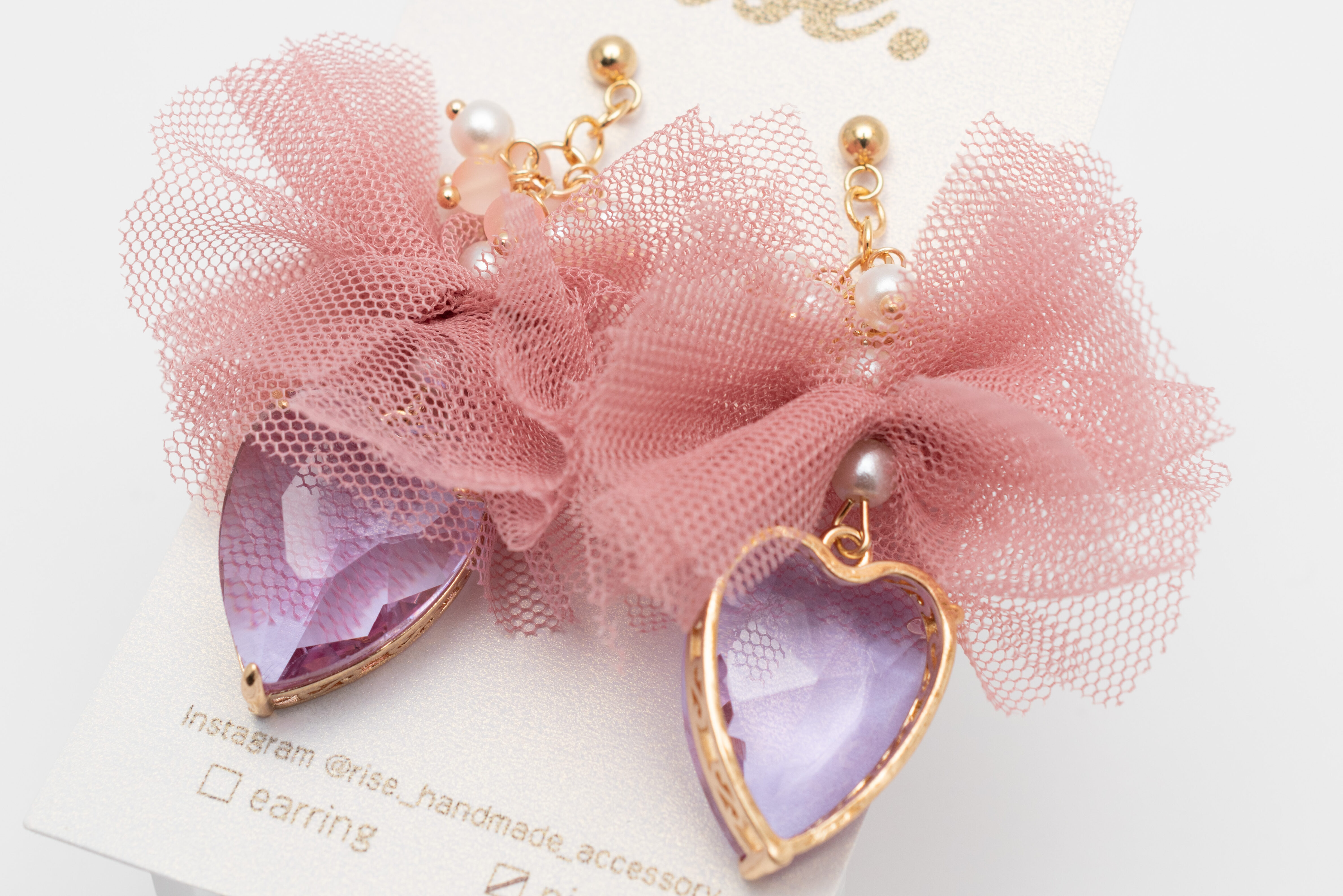 rise._handmade_accessory様🌻ピンクチュールリボンとハートガラスチャームのピアス